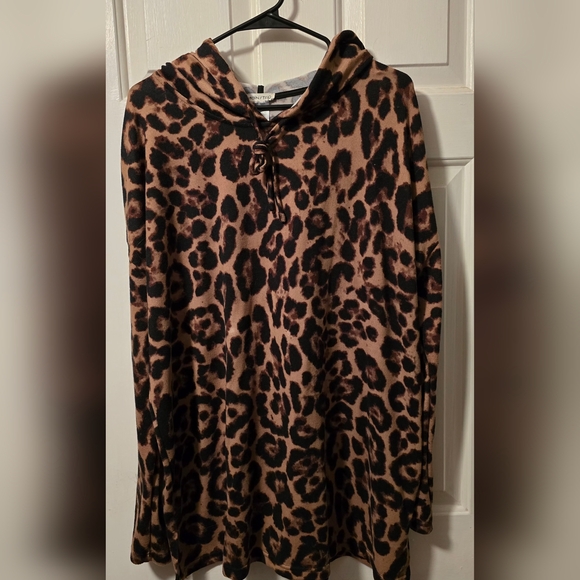 Main Strip Sweaters - Leopard Print Hooded Tunic